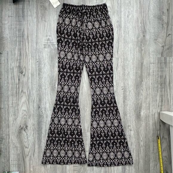 Living Doll Black and White Patterned Flare Yoga Pants Sz XS - Picture 2 of 10